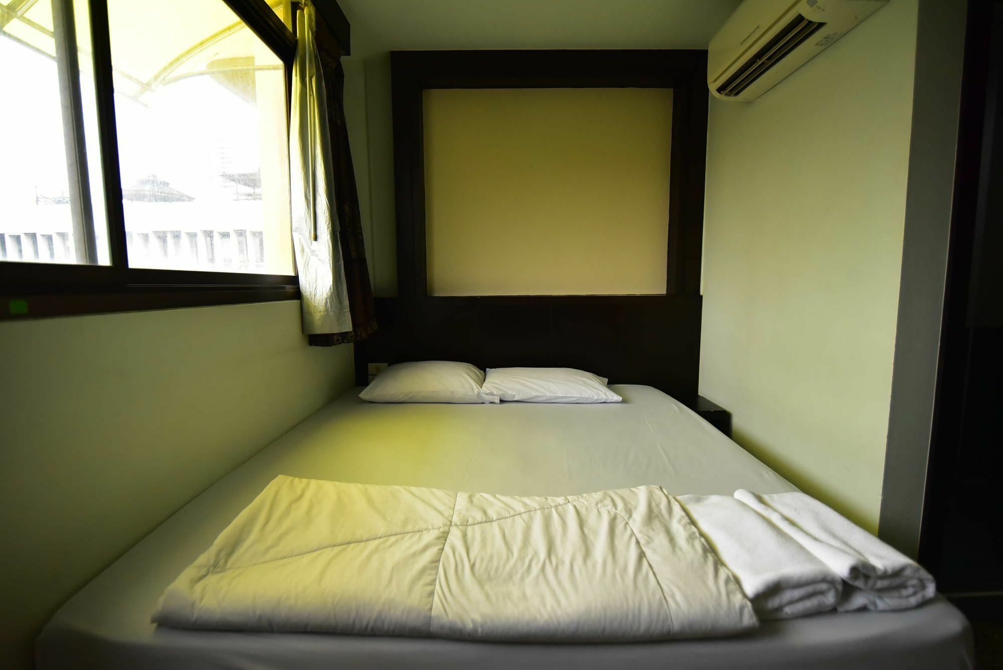 Hotel Thara House Bangkok Exterior foto